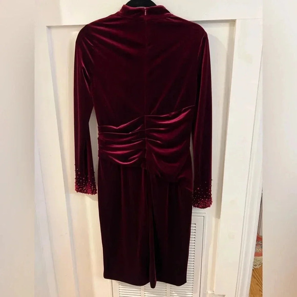 RICKIE FREEMAN FOR TERI JON Mock-Neck Long-Sleeve Stretch Velvet Dress Bead Trim - Picture 5 of 7